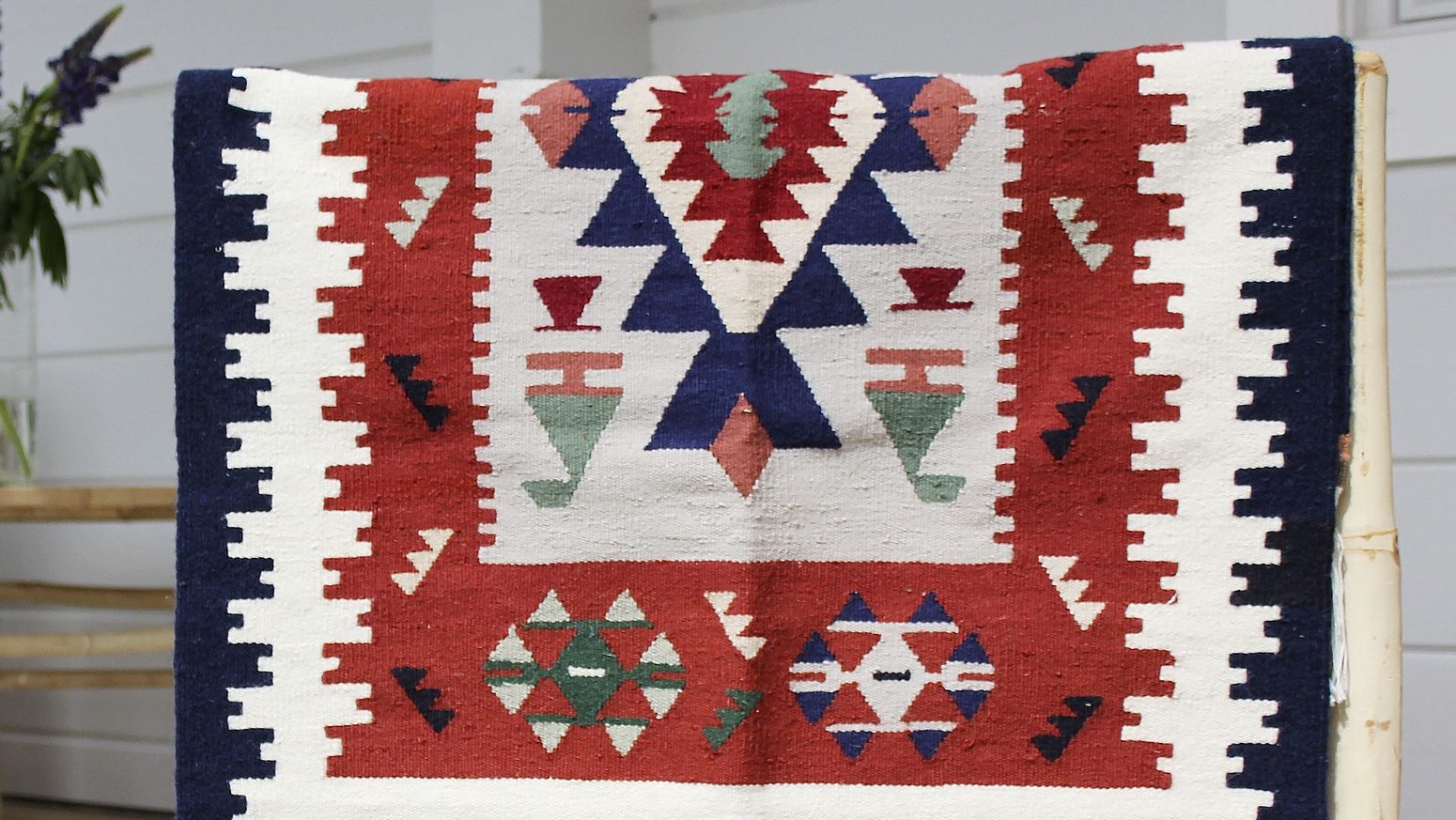 温もりあるペルシャ絨毯「キリム」と「ギャッペ」。２つの違いと魅力を